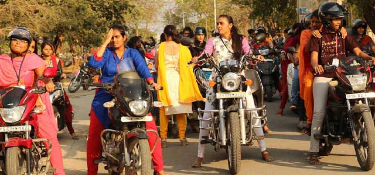 KITS-Warangal girls take out road safety rally