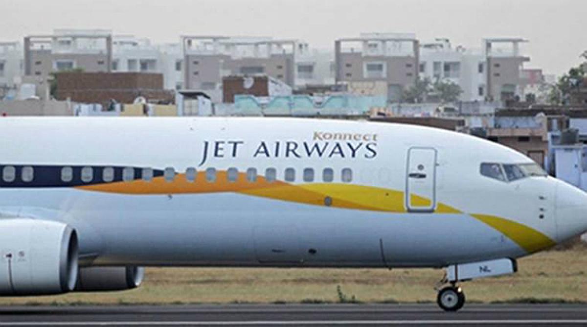 Jet Airways aircraft from India makes an emergency landing at Karachi 