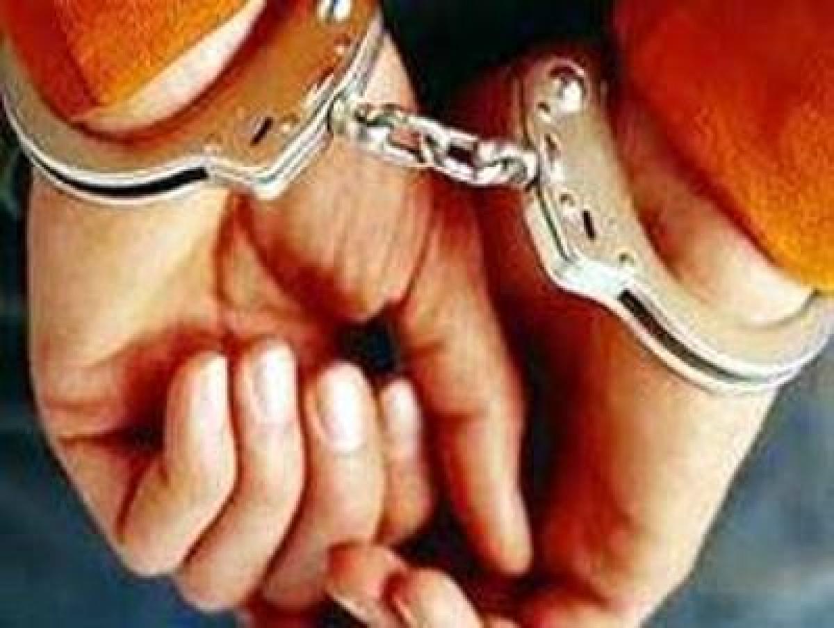 Two dupe women of Rs 32 lakh, held in Hyderabad