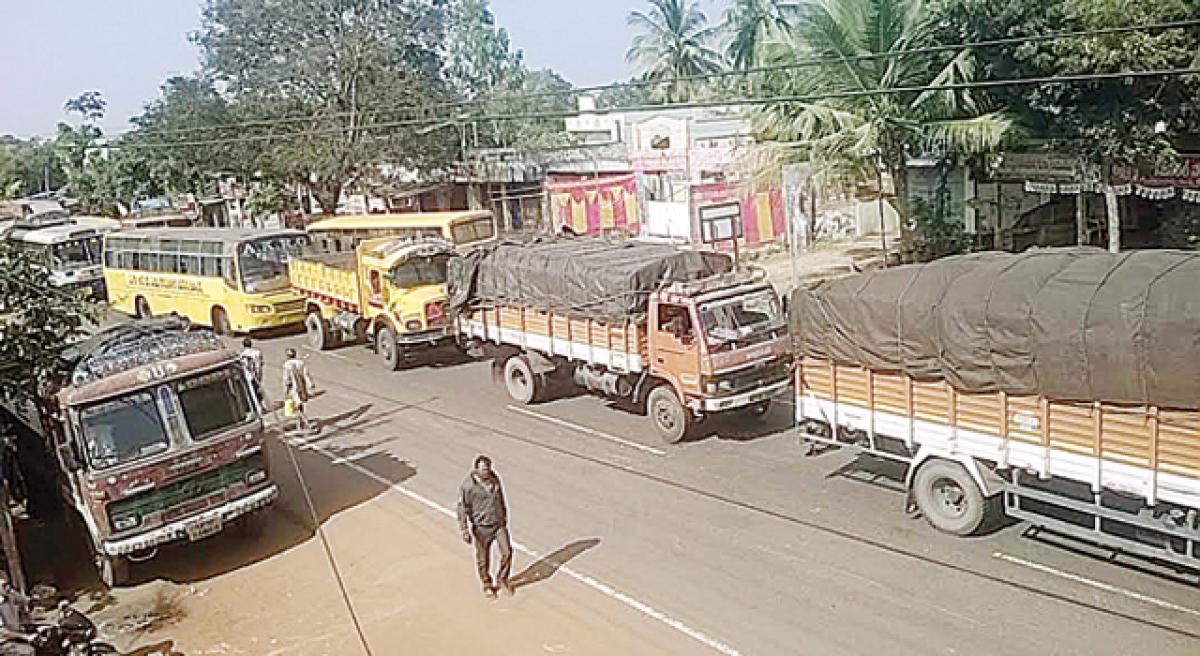 Dubacharla villagers blockade National Highway