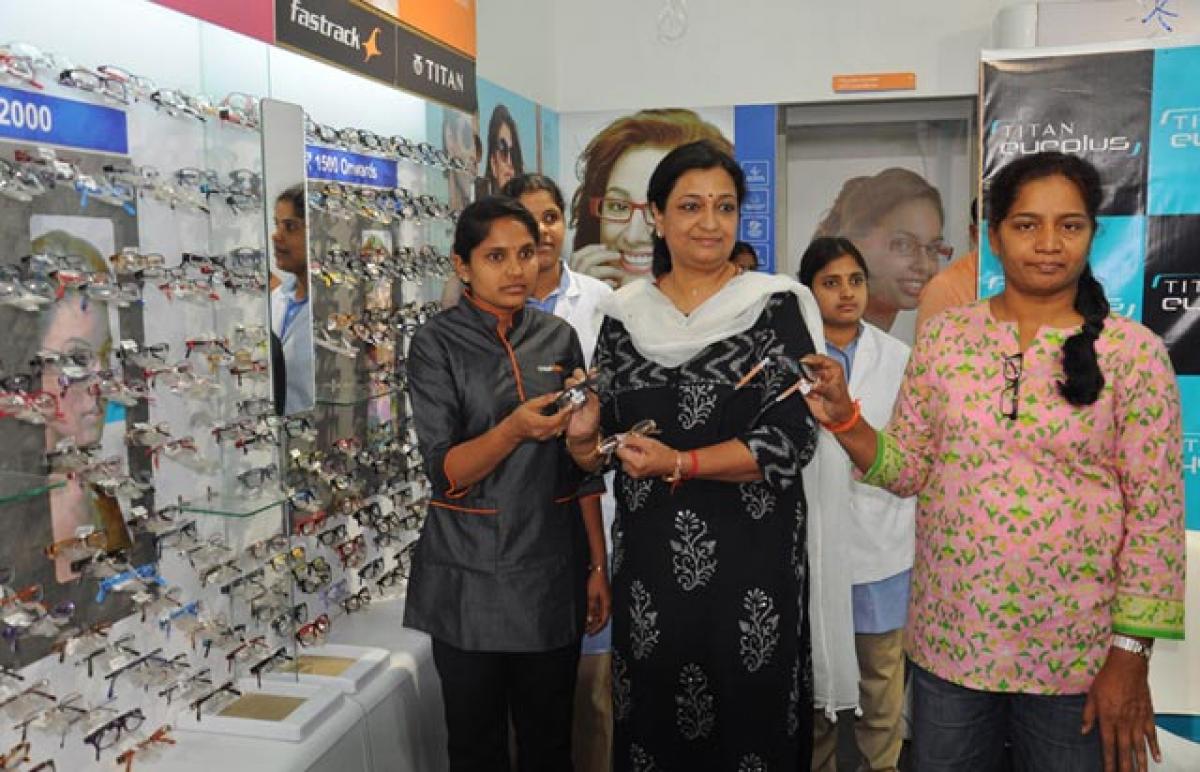 Fastrack showroom outlet in begumpet