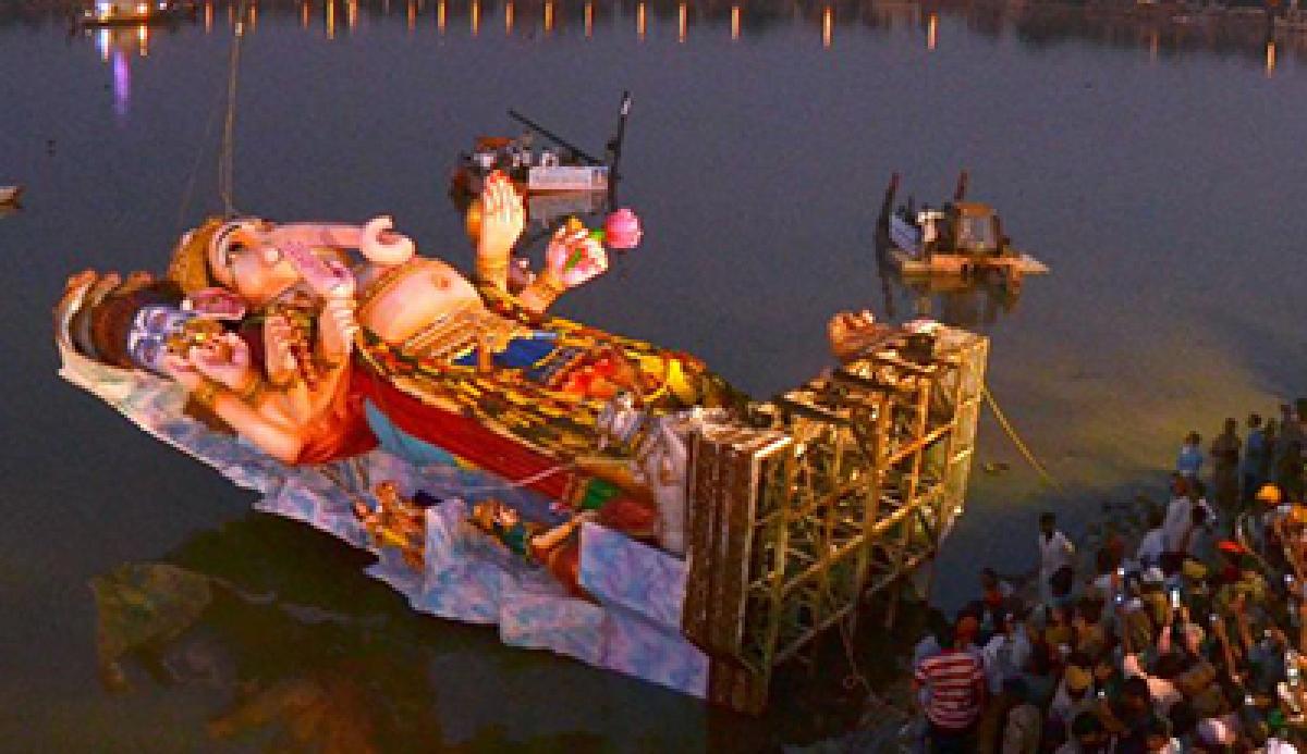 HC green signal for Ganesh idol immersion in Hussain Sagar