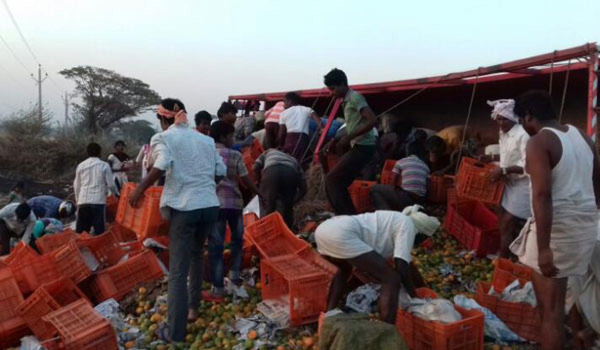 Villagers have a field day as truck spills crates of oranges