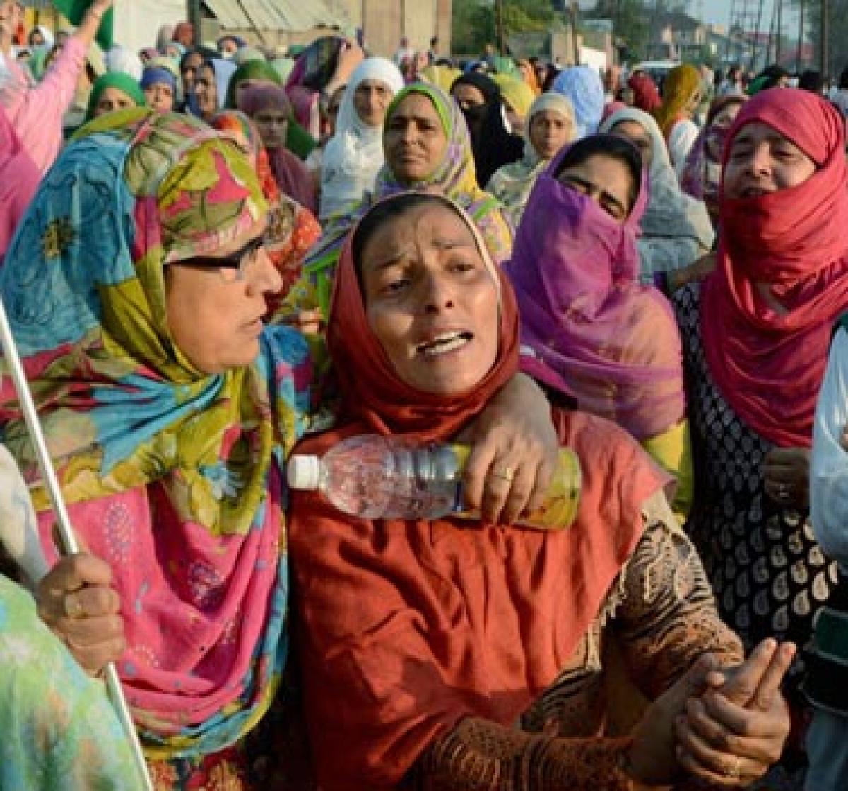 Fresh clashes in J&K as minor boy succumbs