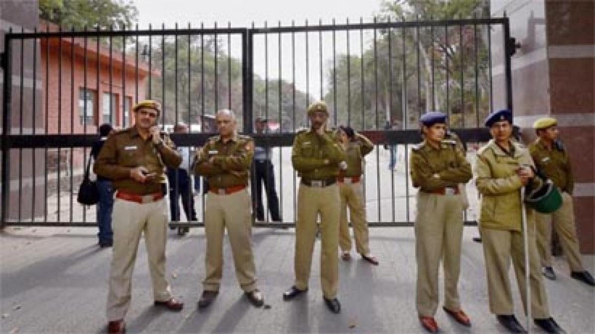 JNU to deliberate fate of seditious 5 as cops wait for VC to direct their surrender