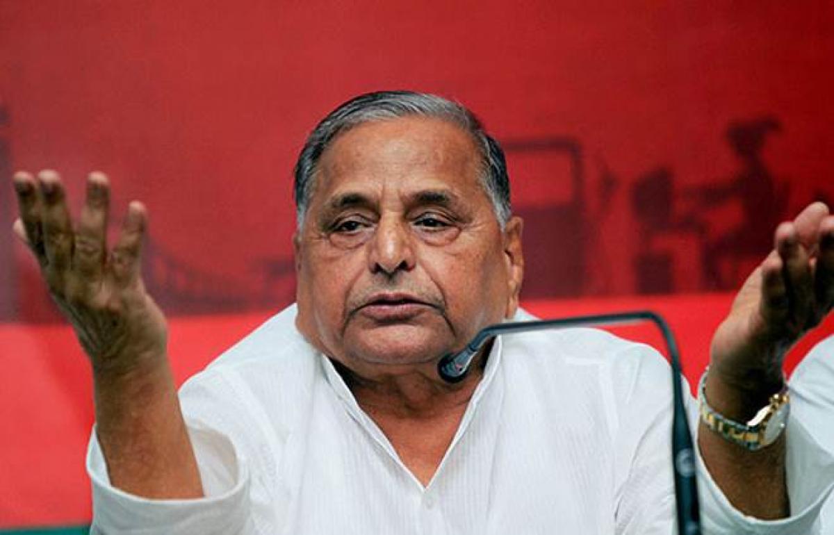 Mulayam Singh Yadav steps in diffuse family crisis