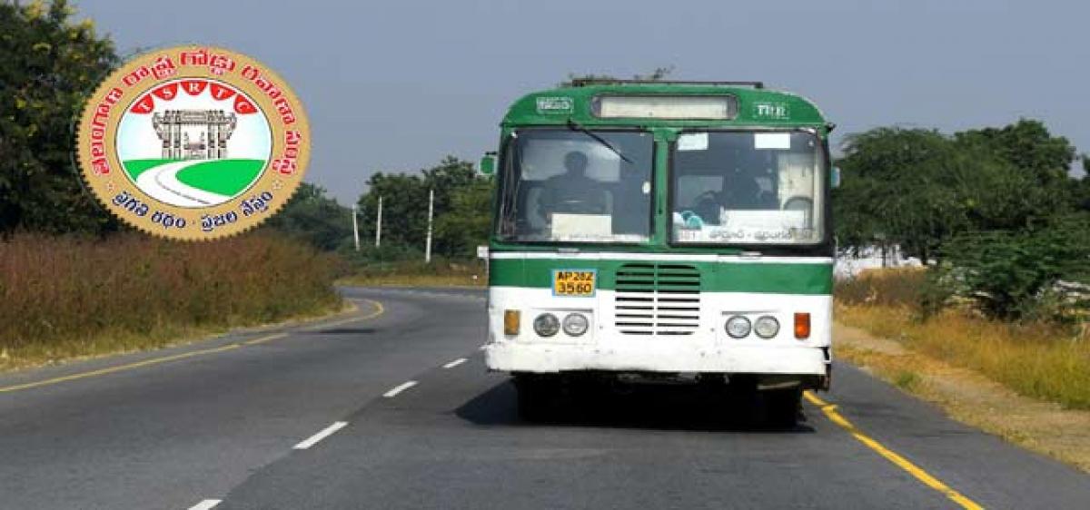 TSRTC to hand over select routes to pvt operators