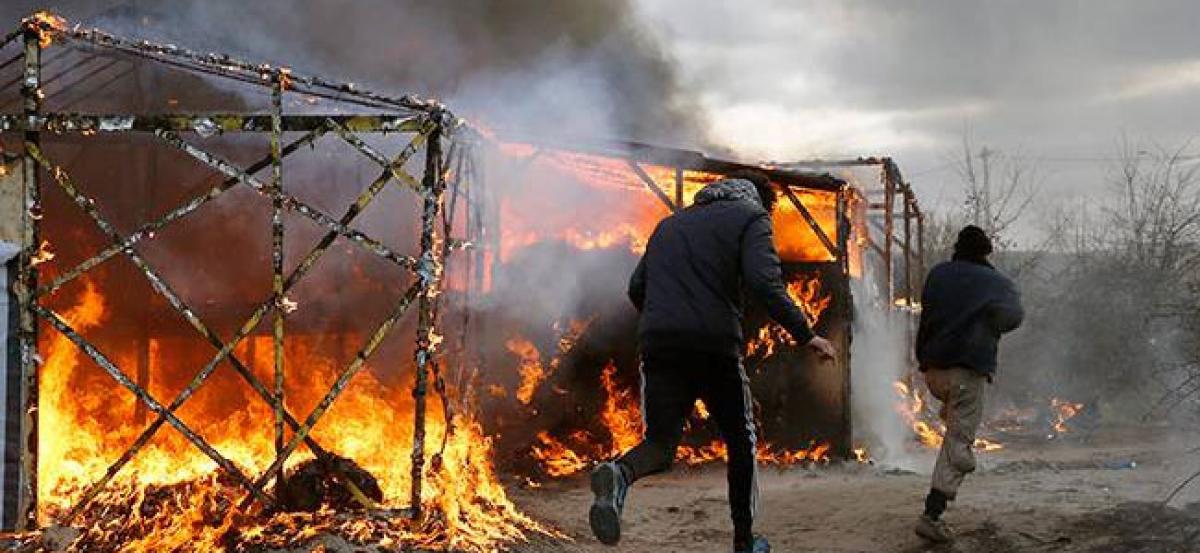 France- Calais Refugees Camp Forced Eviction Descends Into Violence