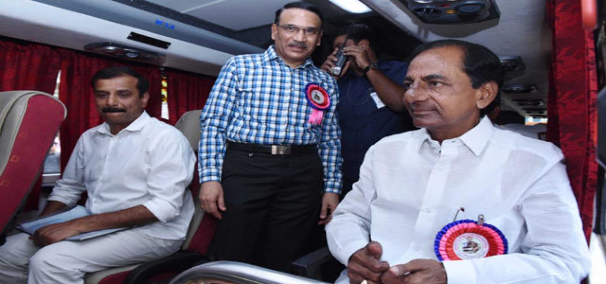 Pull out TSRTC of the red: KCR to Minister