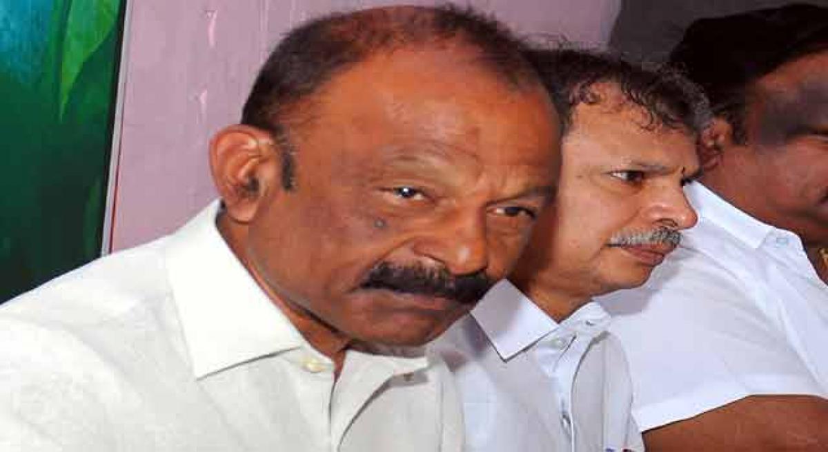 AP Govt trying to weaken village panchayats, alleges Congress