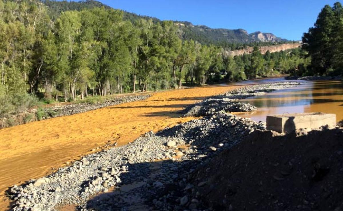 US Anti-Pollution Workers Turn River Orange in Toxic Spill