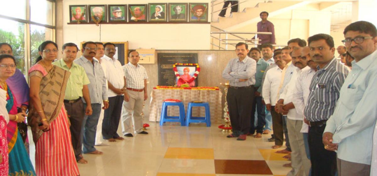 Tributes paid to Swami Vivekananda