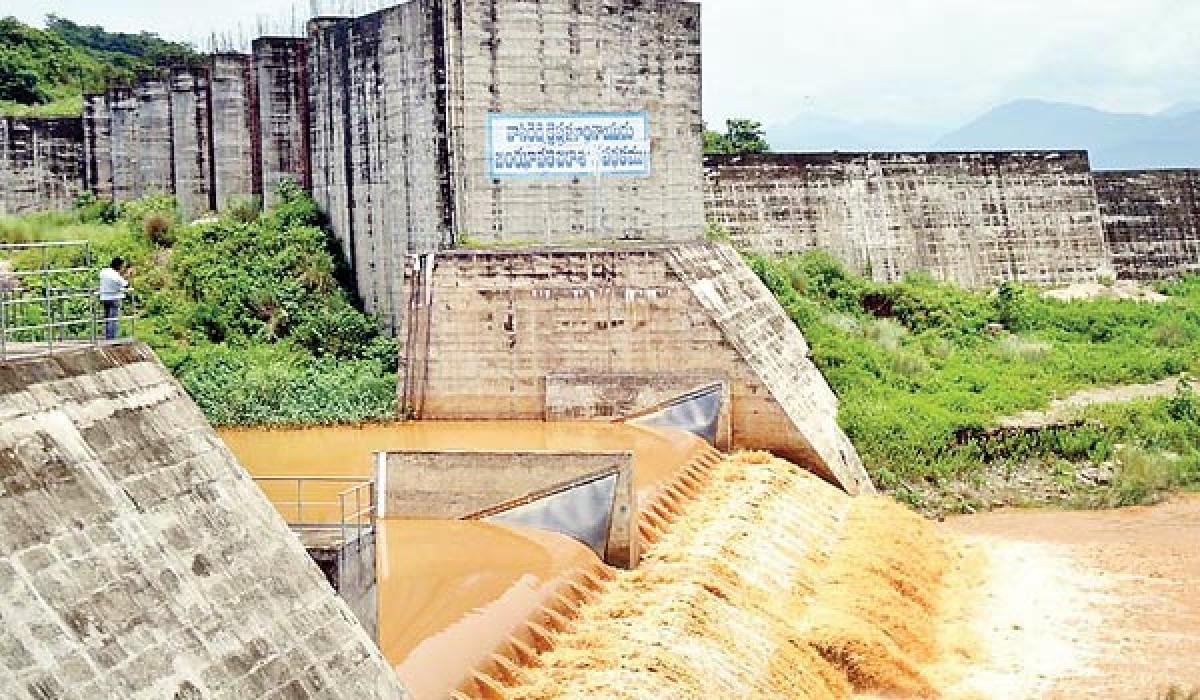 GHMC identifies 200 dangerous hoardings