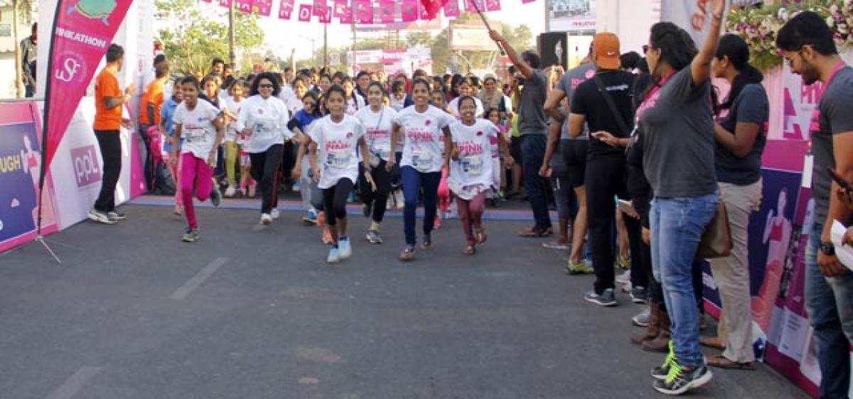 7,000 women run at Pinkathon!