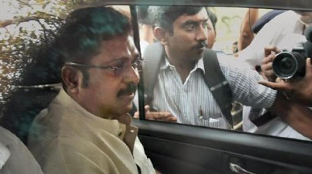 Dhinakaran grilled by police for 7 hours, accepts meeting middleman Sukesh
