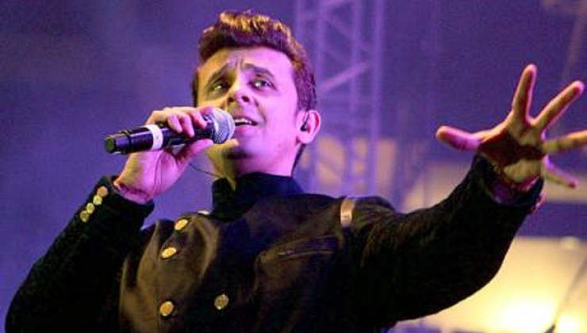 Sonu Nigam, Atif Aslam perform in Dubai