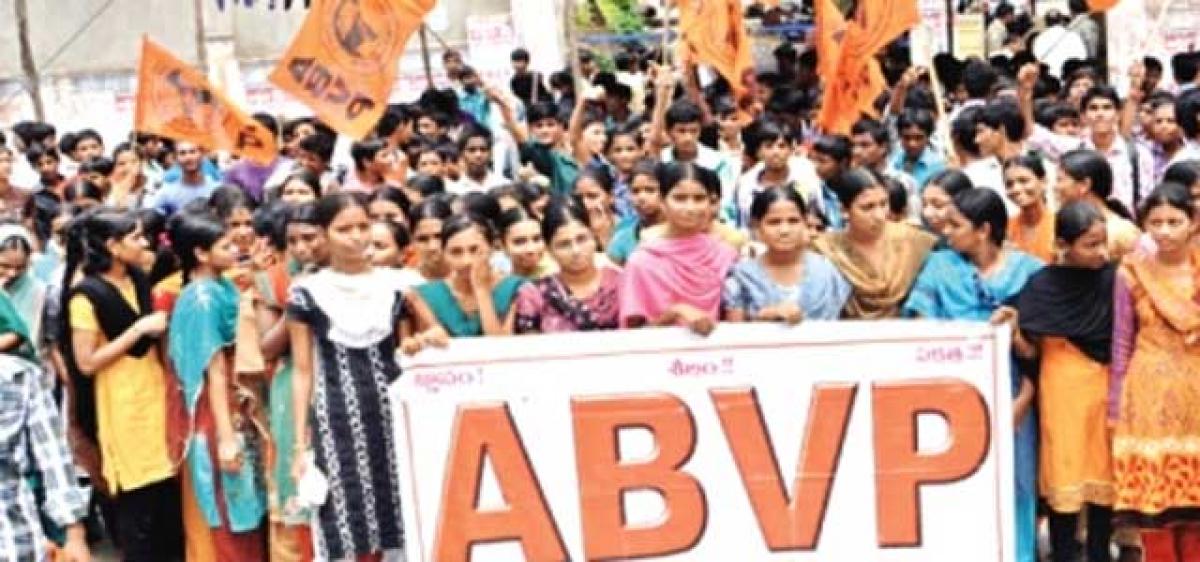 ABVP, SFI stage protest in Nizamabad against 60% minimum marks