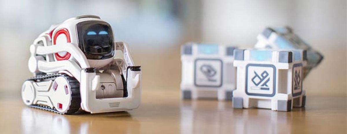 Cozmo, a robot capable of emulating humans
