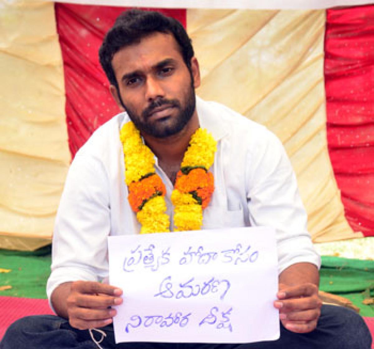 Youth launches indefinite fast for Special Status