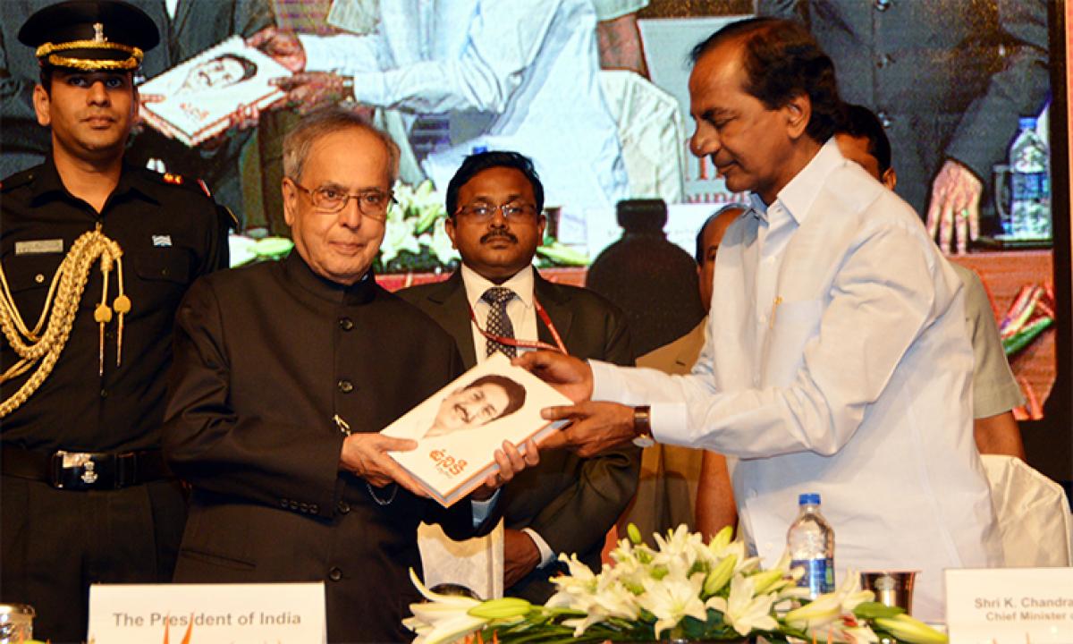 KCR praises Pranab as tallest leader