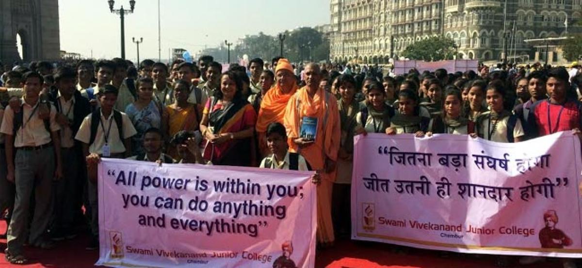 VES college students celebrated National youth day at Gateway of India