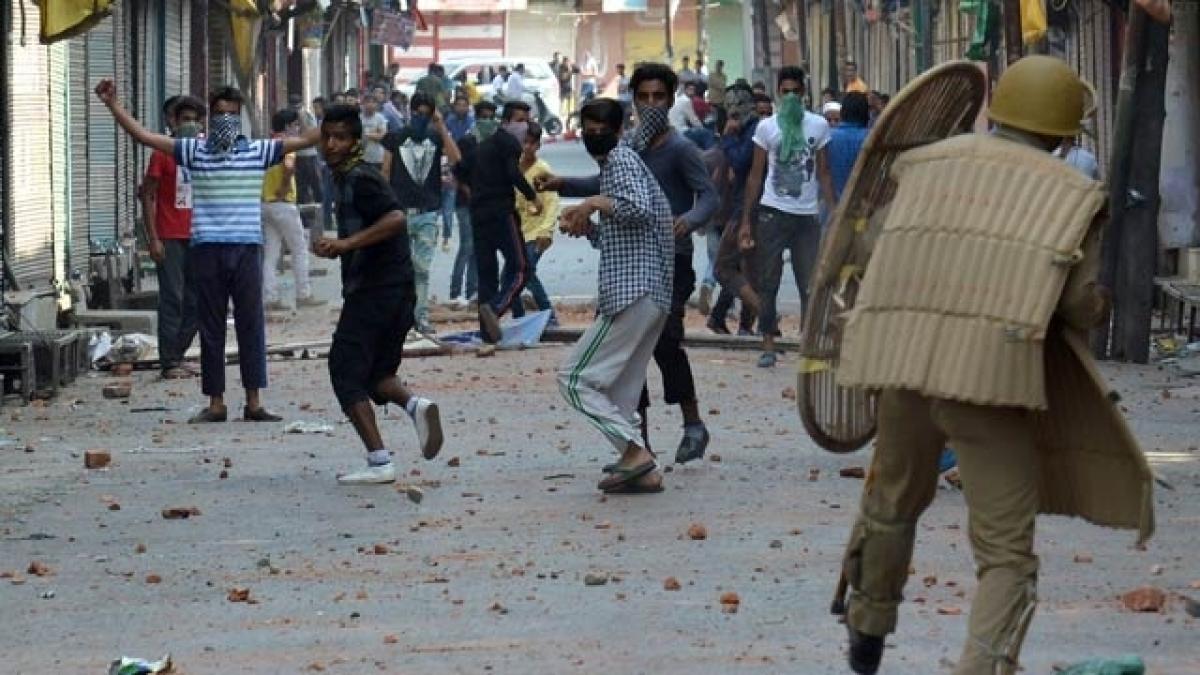 Kashmir: Curfew lifted, clashes begin