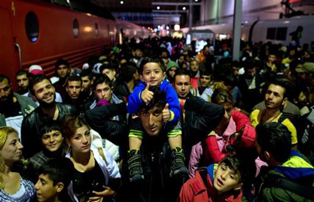 Struggling Germany urges neighbours to do more to ease refugee crisis