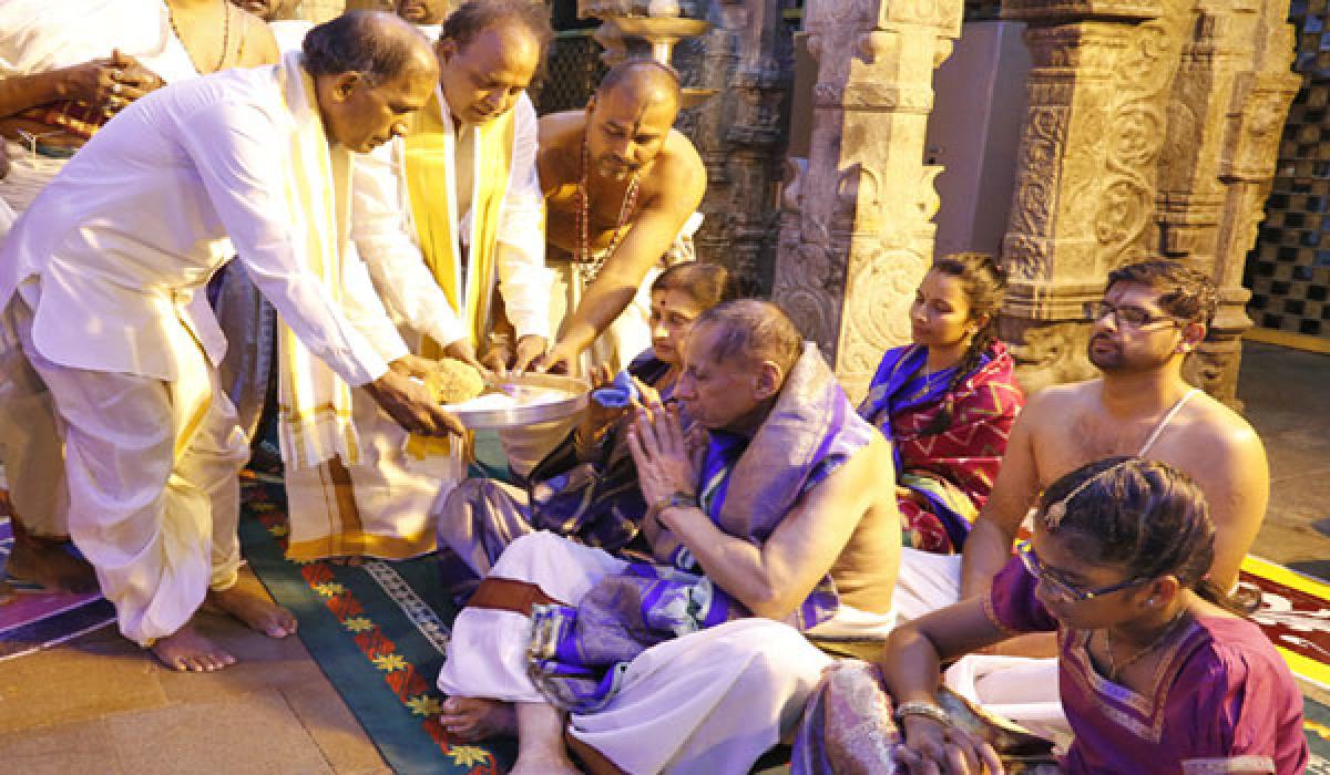 Governor offers prayers at Tirumala