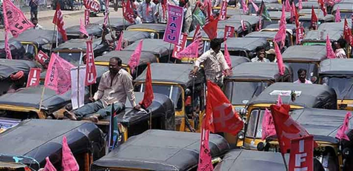 Auto Drivers JAC stages dharna at RTA office