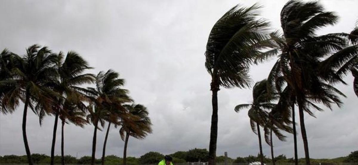 Hurricane Matthew batters Florida as Haiti death toll rises