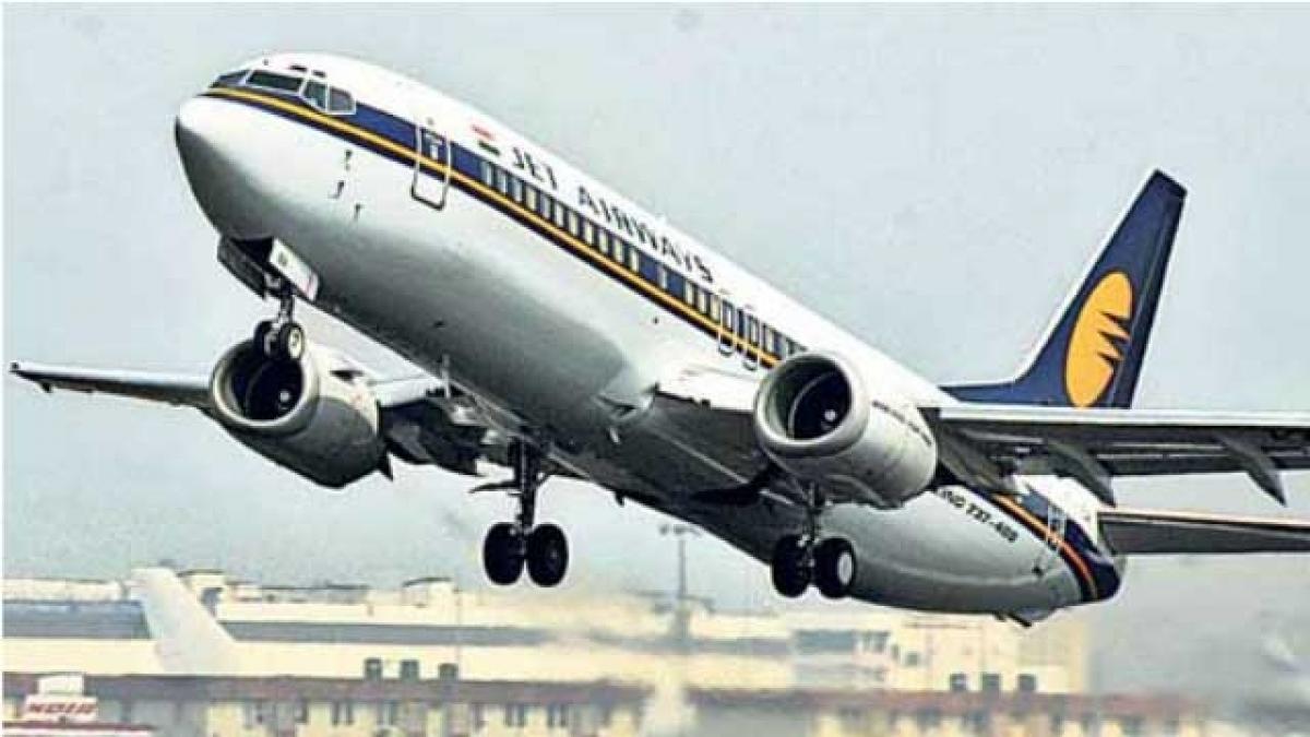 Jet Airways flies into Rs 426 crore Q4 profit on lower expenses