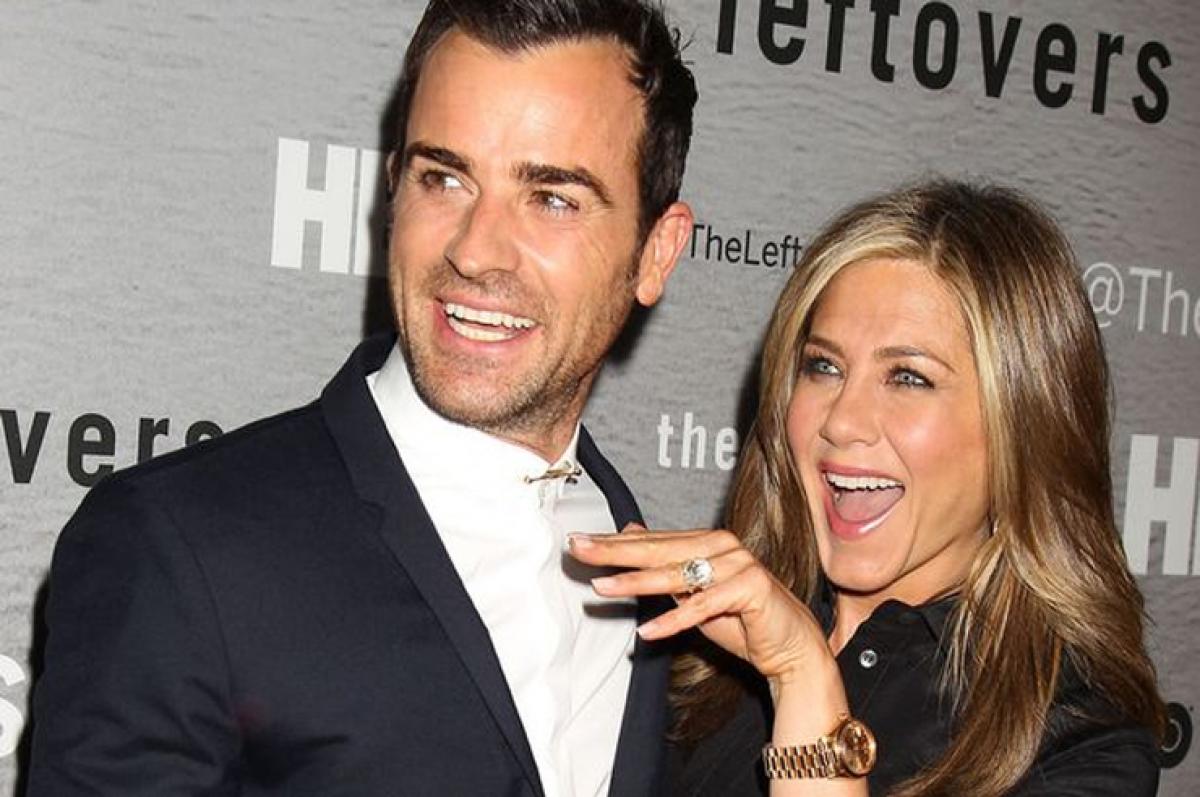 Jennifer Aniston, Justin Theroux turn chicks literally