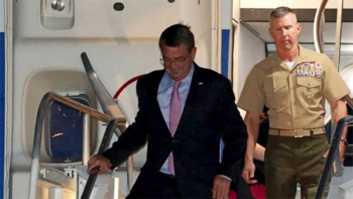 US defence chief Ash Carter visits Philippines amid sea dispute with China