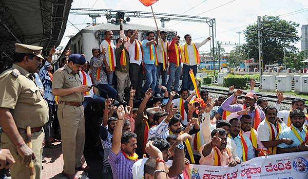 Karnataka shuts down, Protest against Cauvery water release