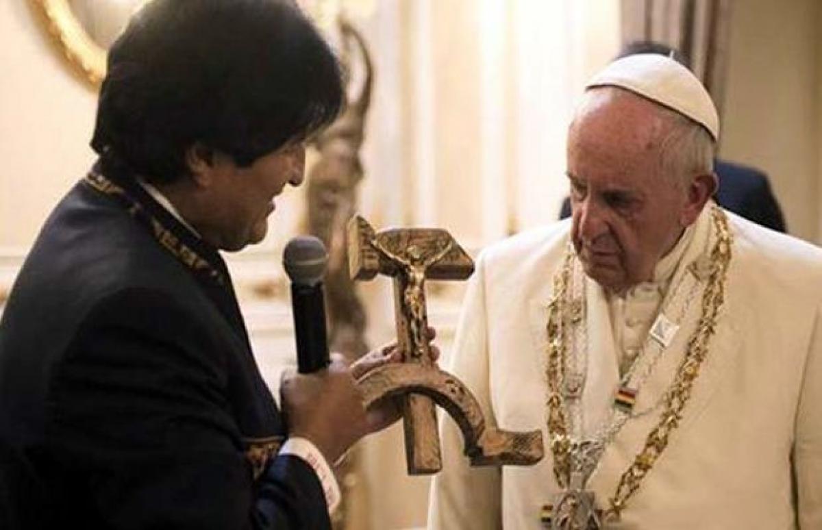 Bolivian communist crucifix gift to Pope Francis surprises Vatican