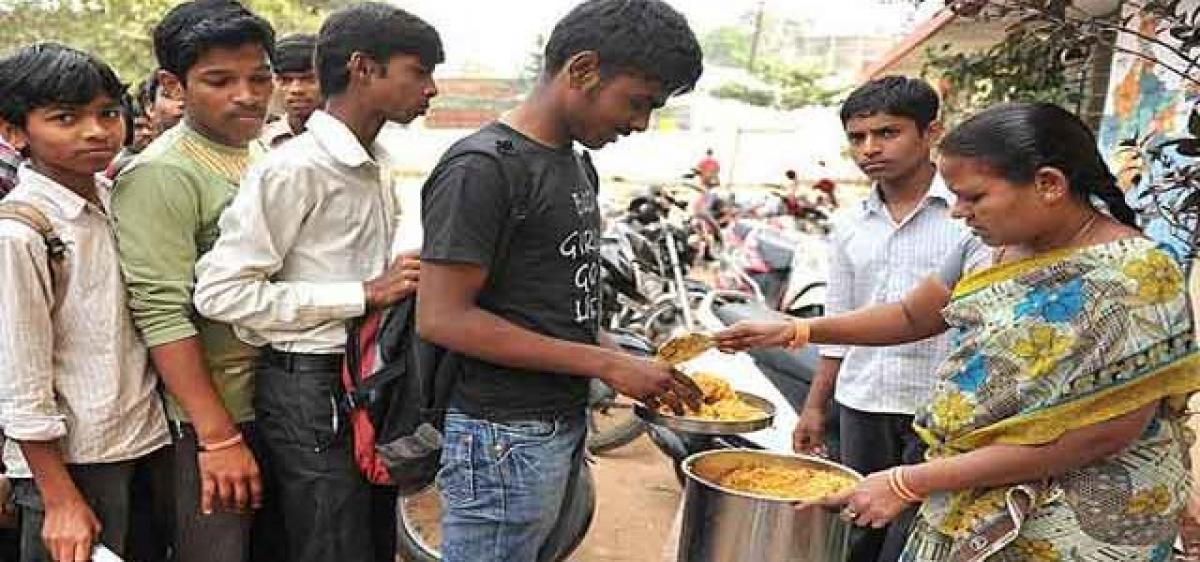 Mid-day meals scheme in Telangana govt college