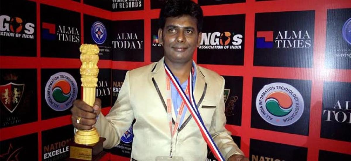 National Excellence Award 2016 for ​Slumdog Karodpati actor Govindrao