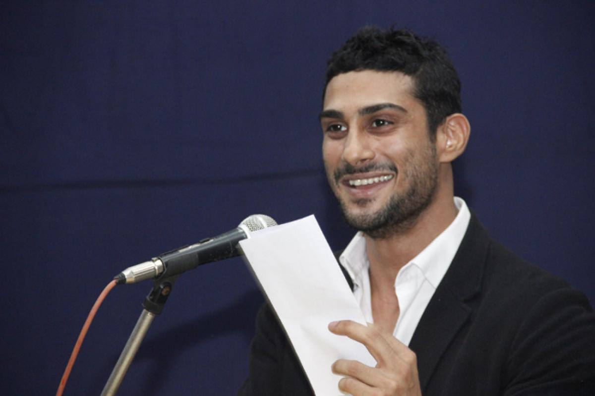 Prateik Babbar felicitates students at PUKARs Youth Fellowship Graduation Event!