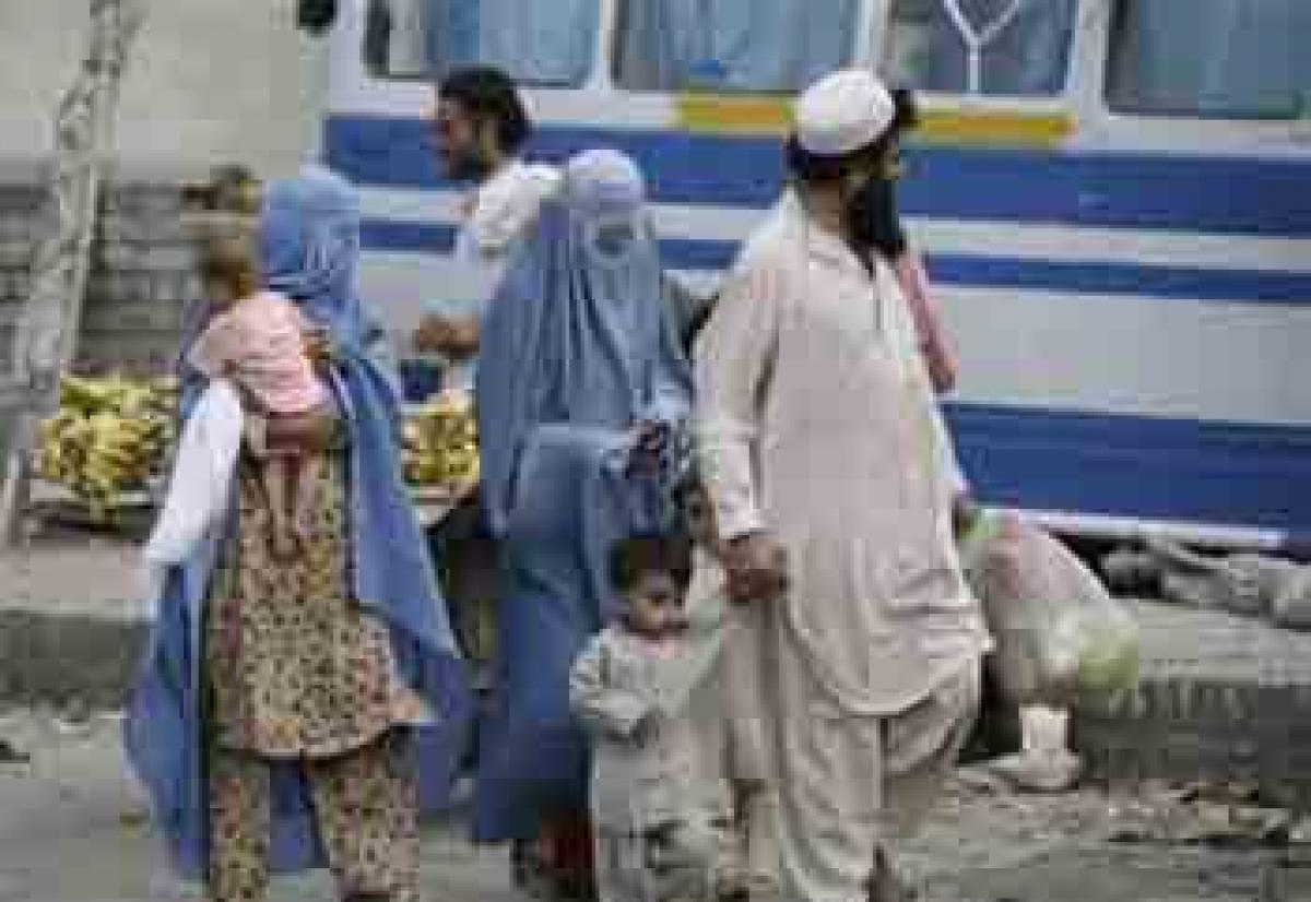 Pakistan to talk with UN, Afghanistan about moving Afghan refugees to camps