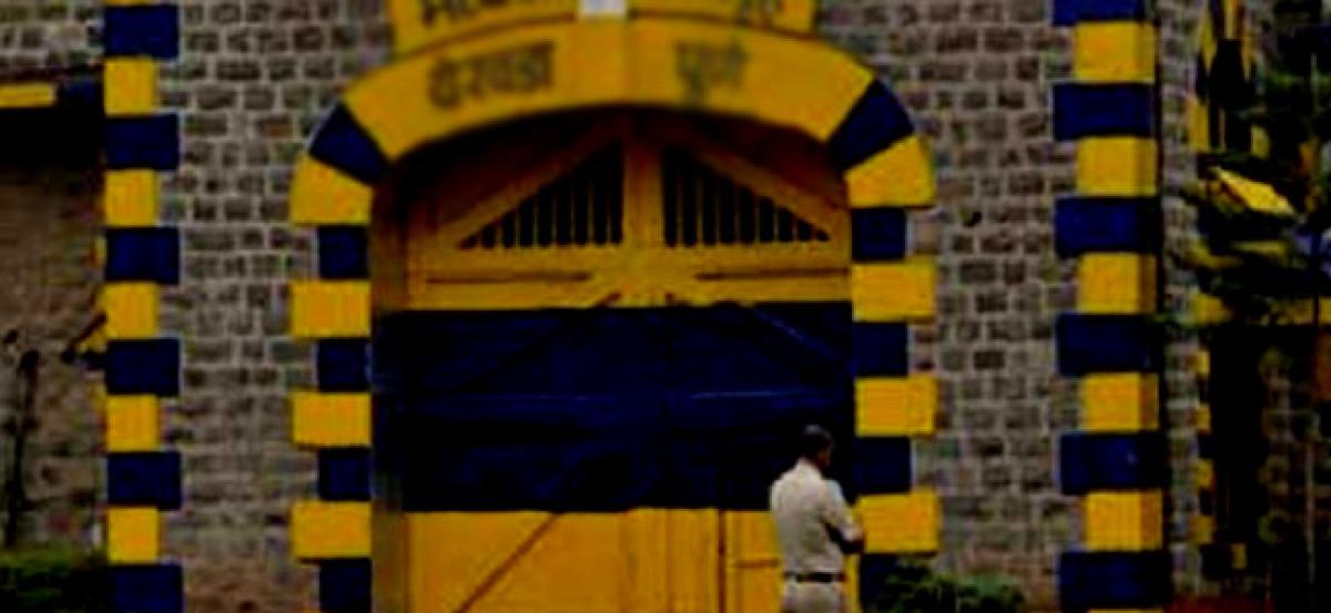 Man on death row for sodomising, strangling minor boy hangs self in Yerawada jail