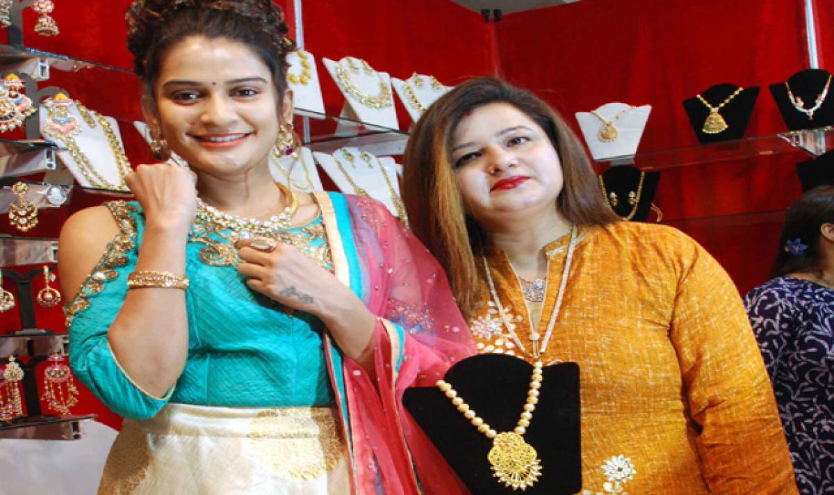 Actress Jenny launches Sutraa fashion expo