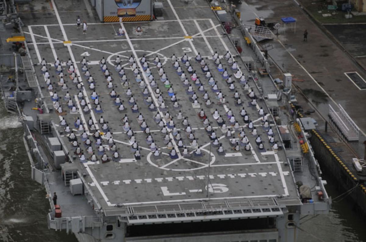 Yoga conducted on French ship