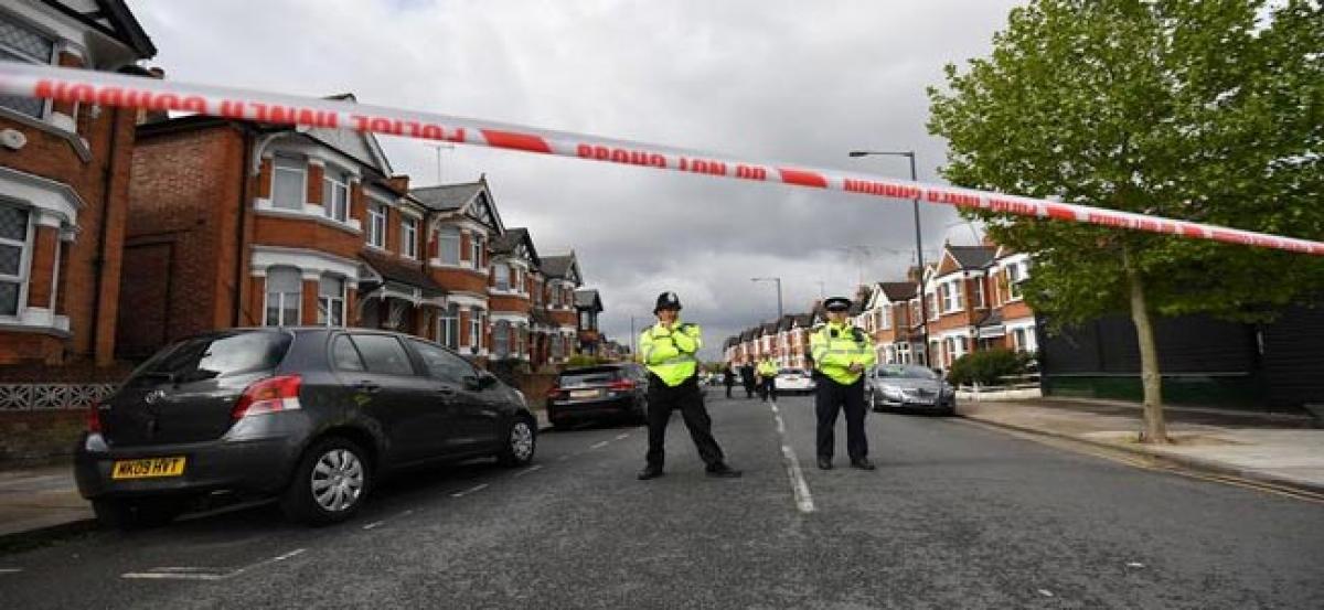 London police shoot woman, foil active terror plot