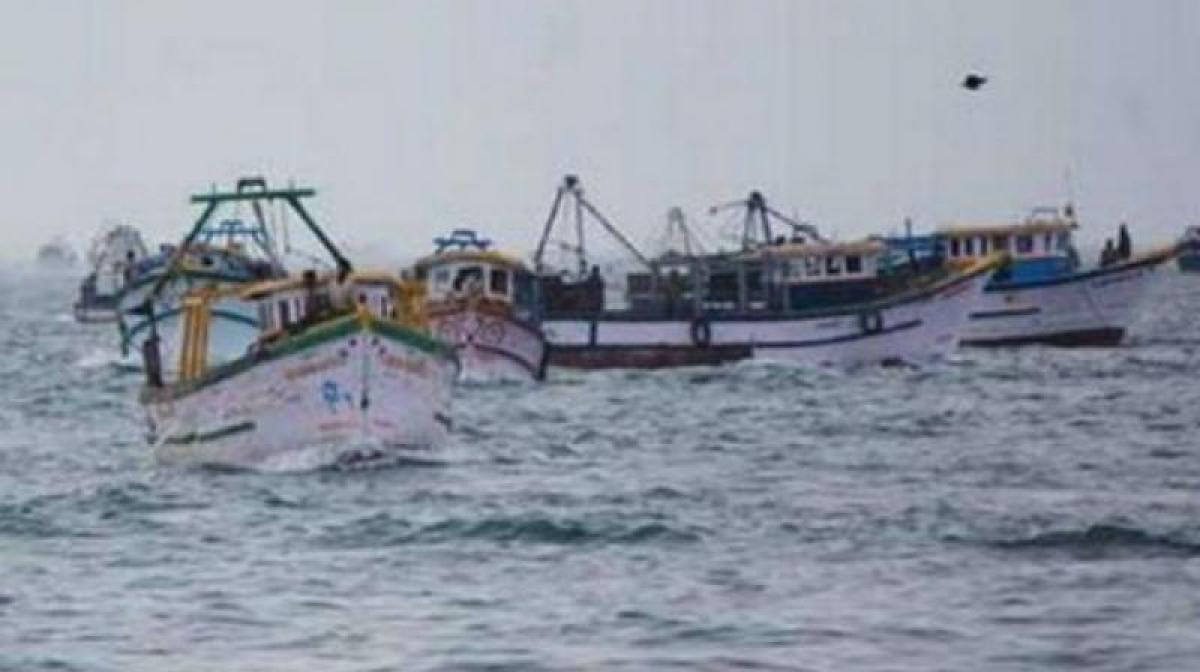 Annual 60-day ban on fishing begins in AP, fishermen demand high compensation