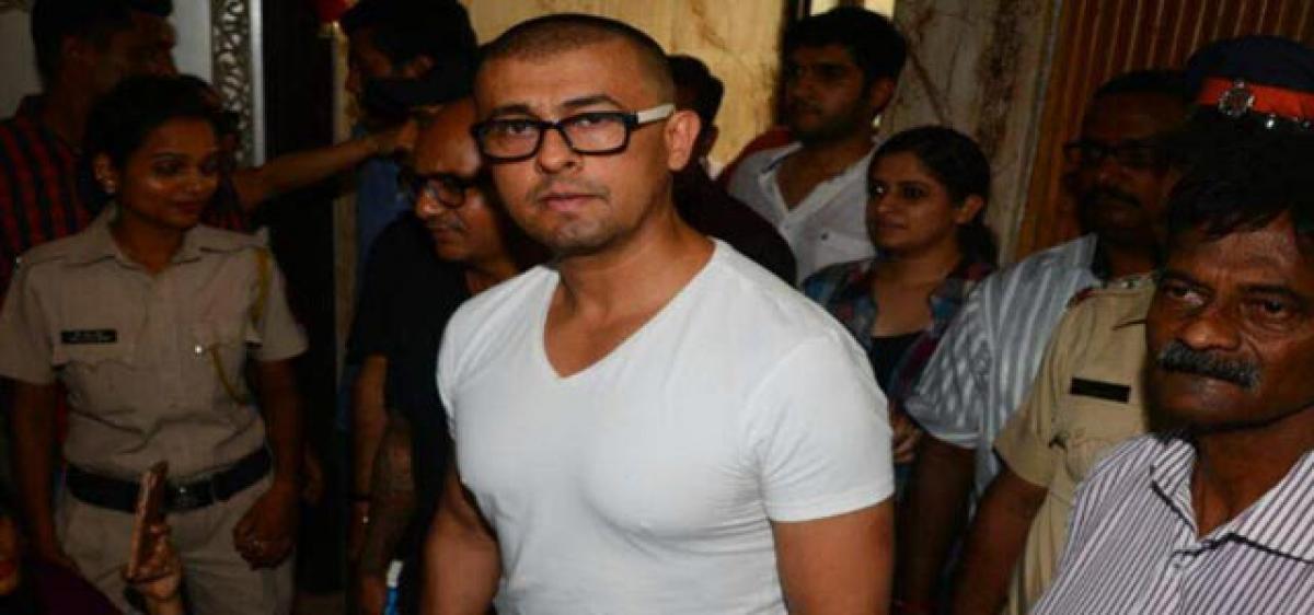 After offering to apologise, Sonu Nigam shaves off his head