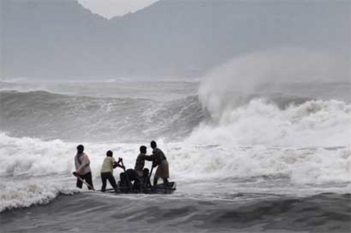 Compensation to fishermen hit by Hudhud cyclone 