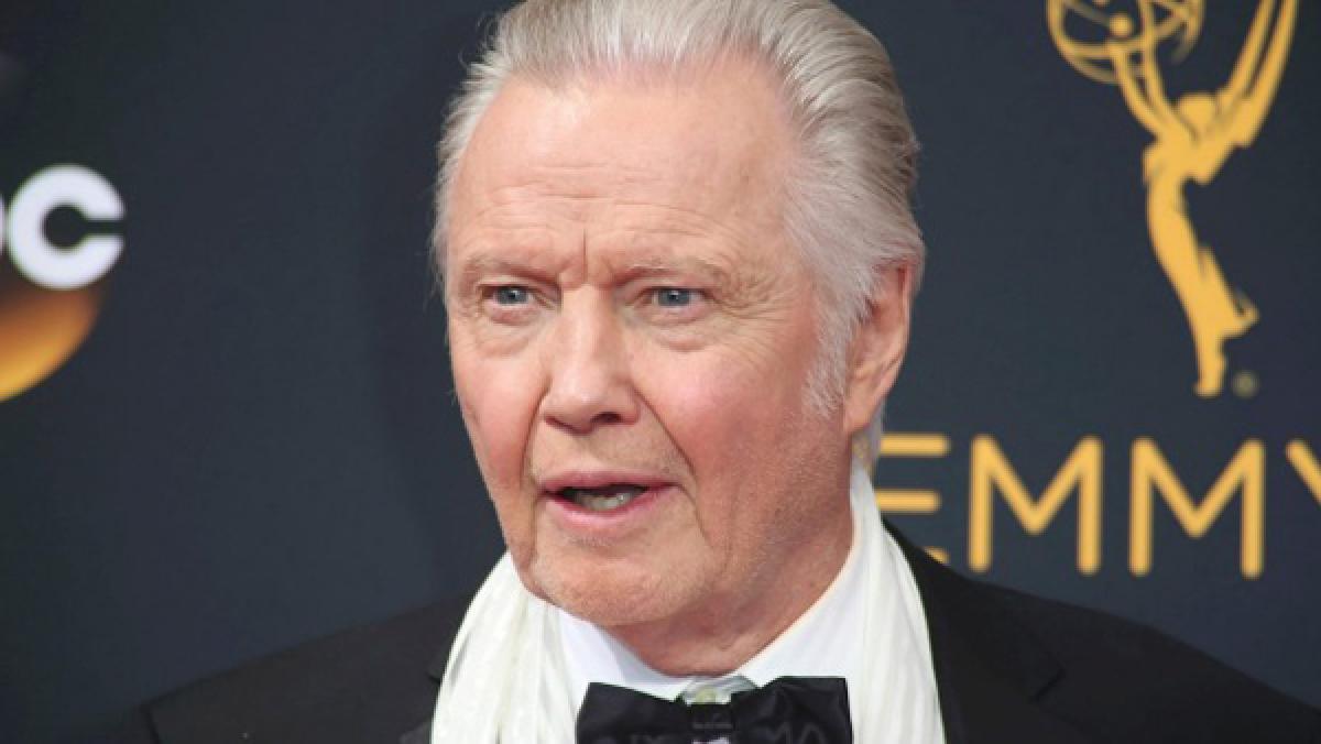 Jon Voight slams De Niro and defends Donald Trump