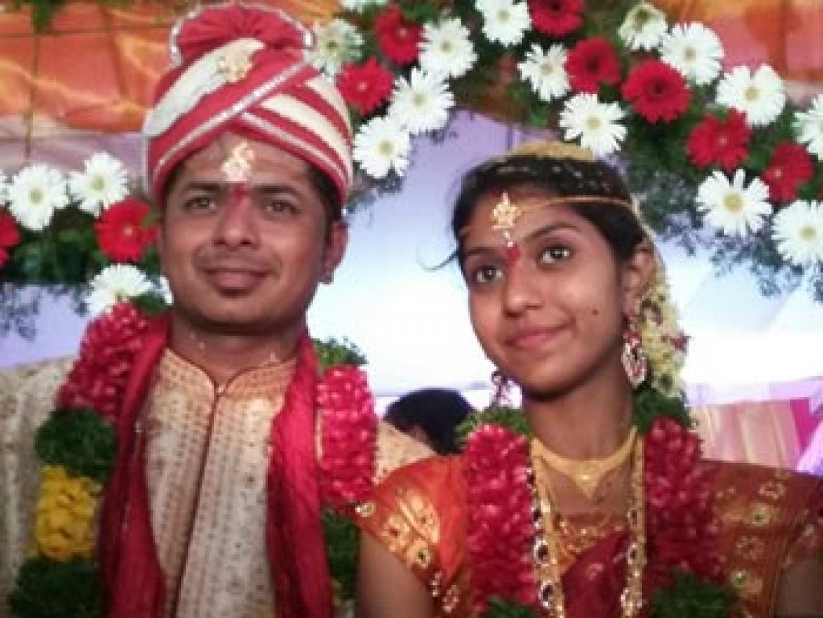 Singer Madhu Priya gets hitched amid high drama