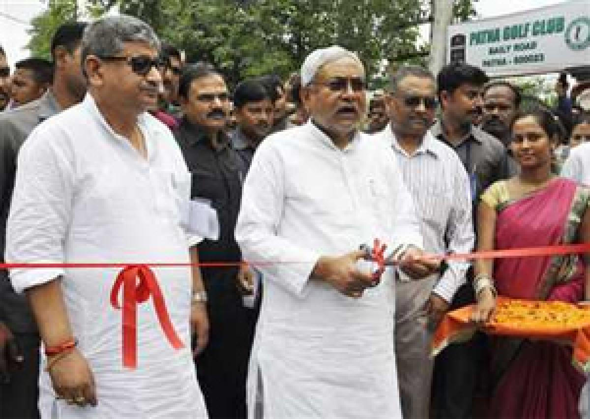 Nitish opens Bihars longest flyover