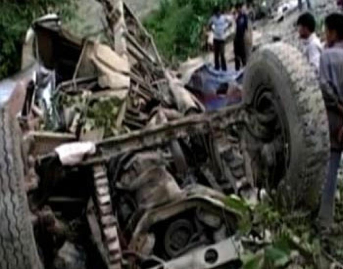 15 killed in AP road mishap